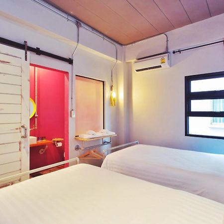 Bloo Hostel Phuket Værelse billede