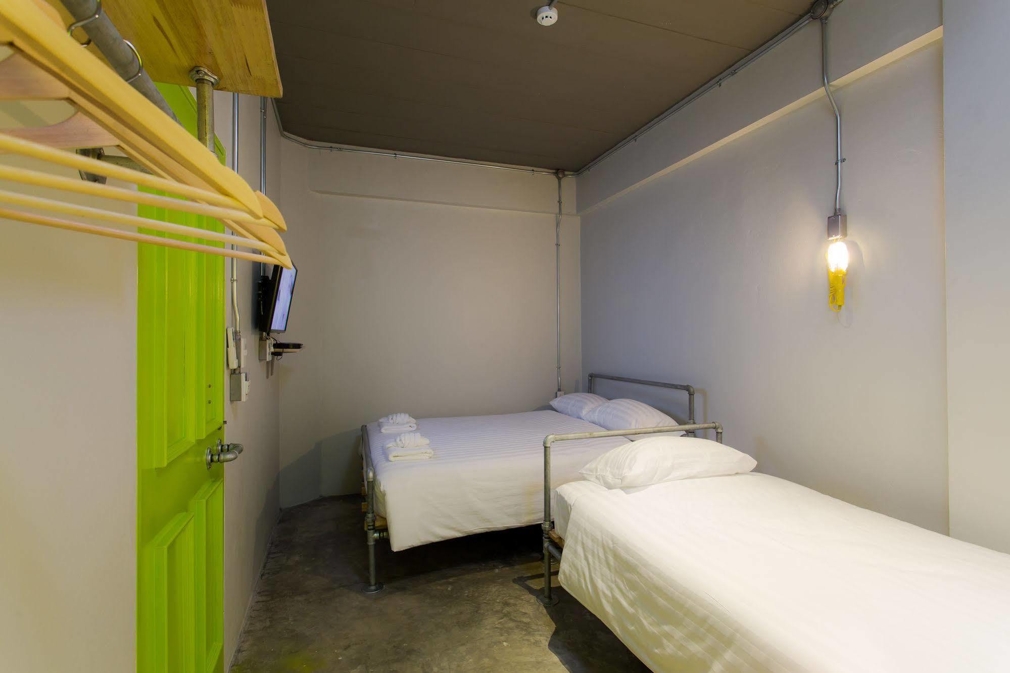 Bloo Hostel Phuket Eksteriør billede